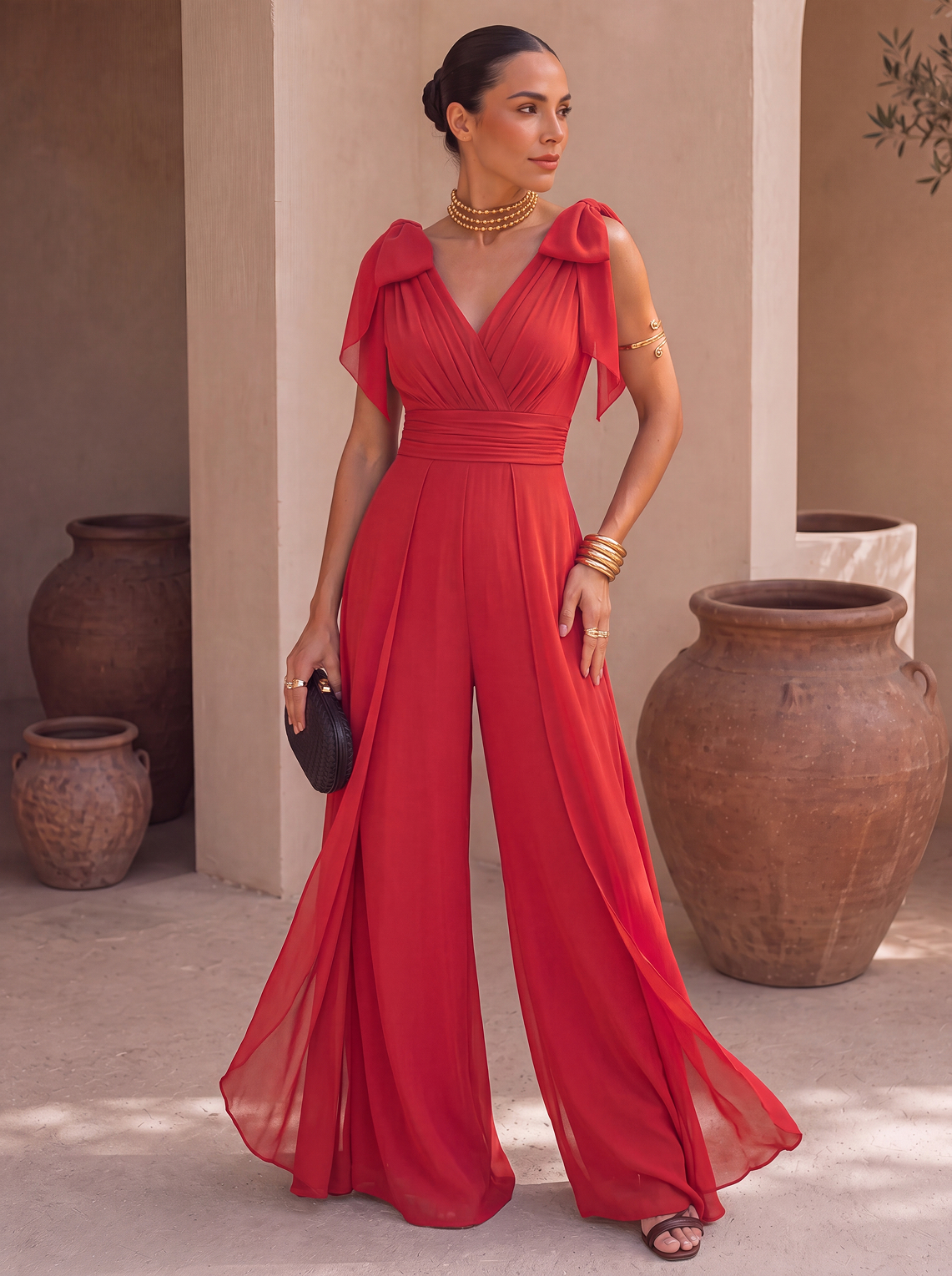 Abito tuta lunga con scollo all'americana e sciarpa in chiffon
