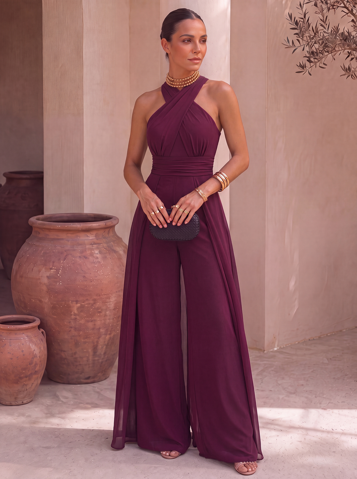 Abito tuta lunga con scollo all'americana e sciarpa in chiffon