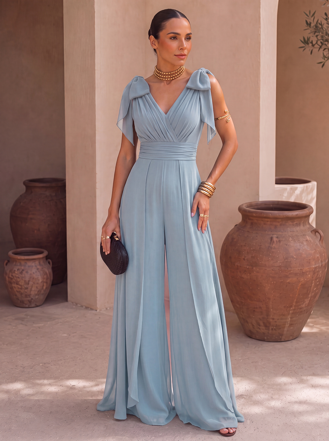 Abito tuta lunga con scollo all'americana e sciarpa in chiffon