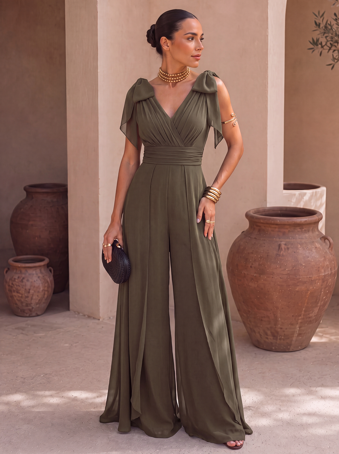 Abito tuta lunga con scollo all'americana e sciarpa in chiffon