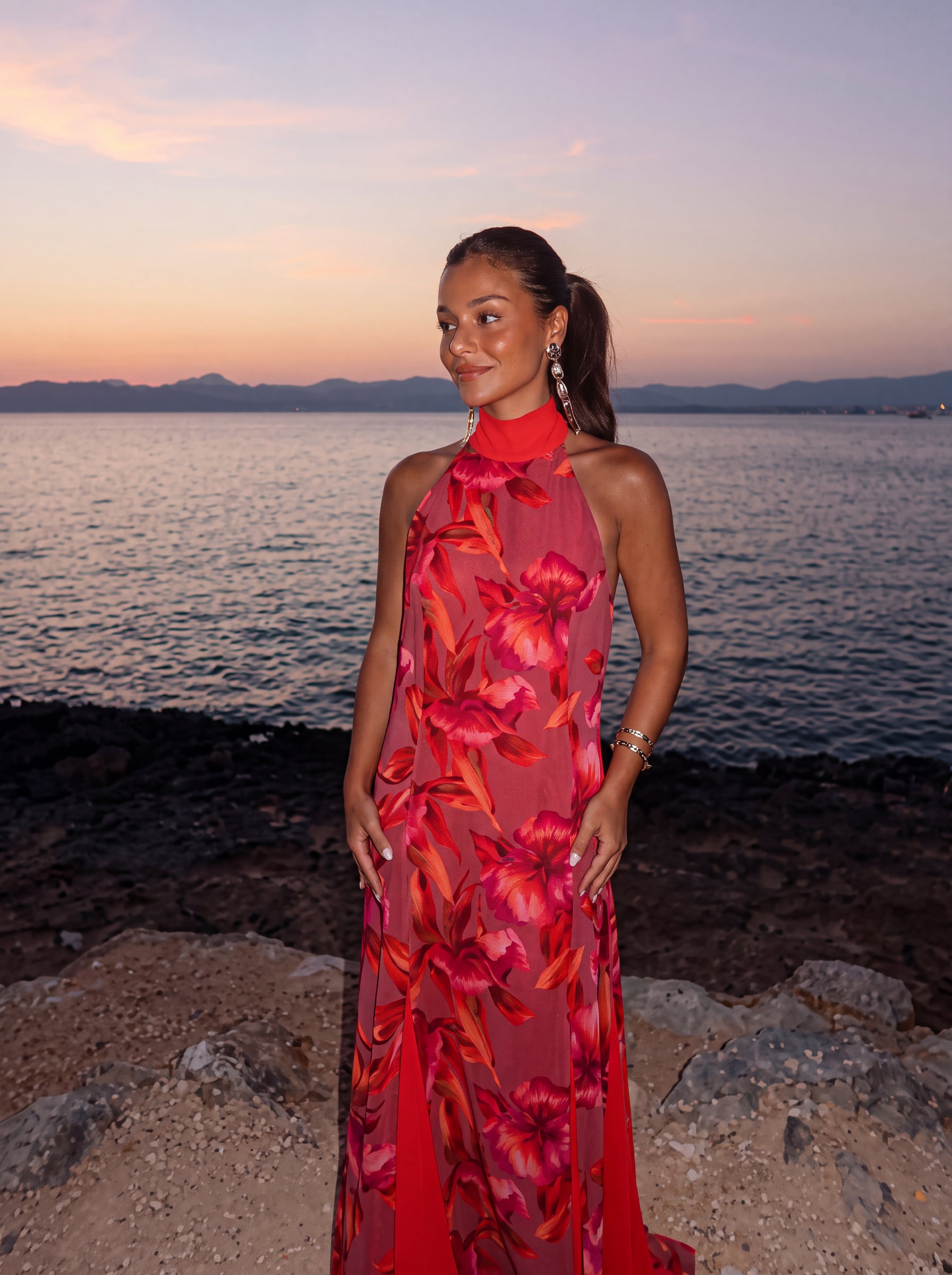 VESTIDO SÓLLER LUNGO A FIORI CON COLLO ALTO E FIOCCO