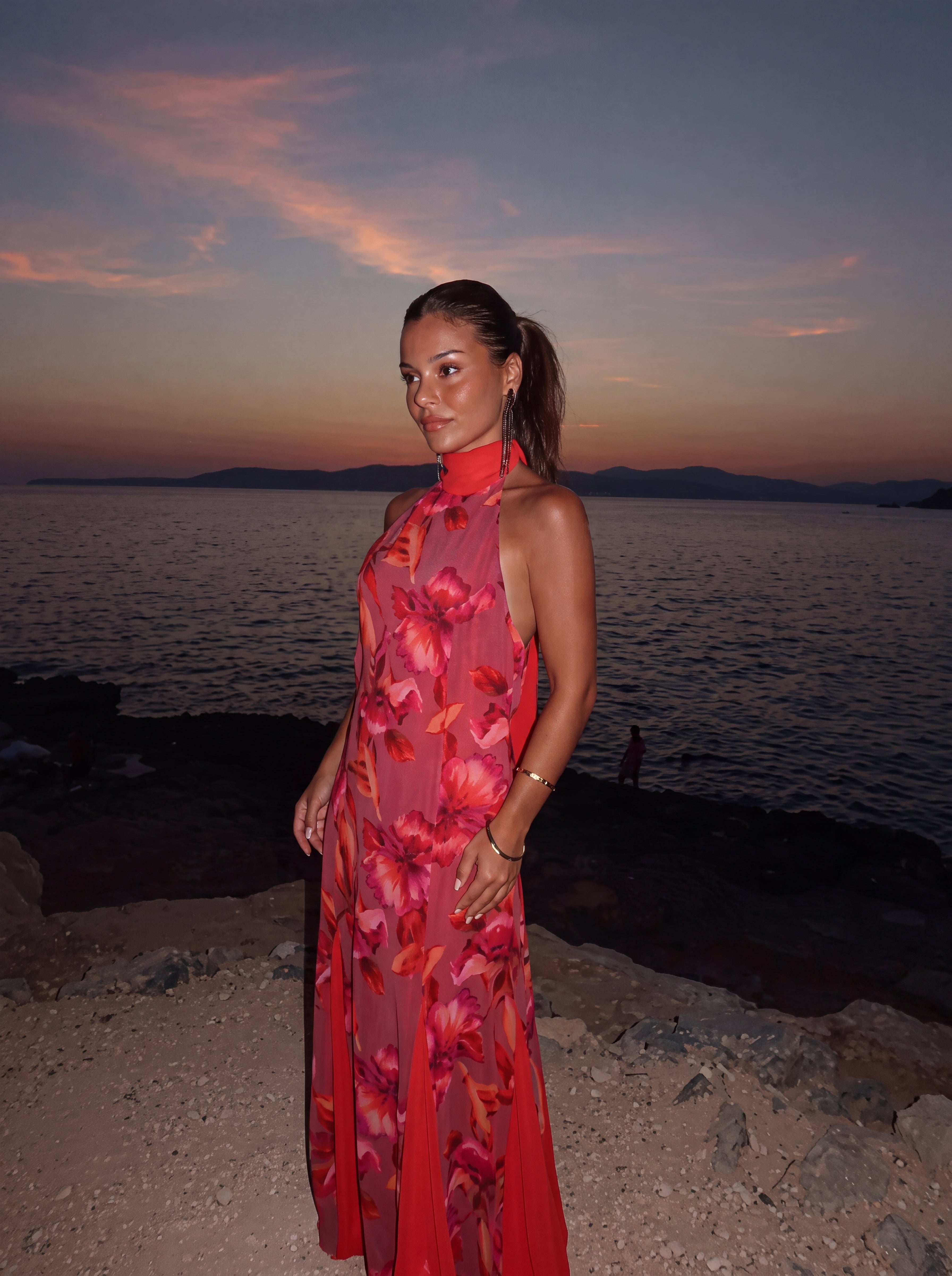 VESTIDO SÓLLER LUNGO A FIORI CON COLLO ALTO E FIOCCO